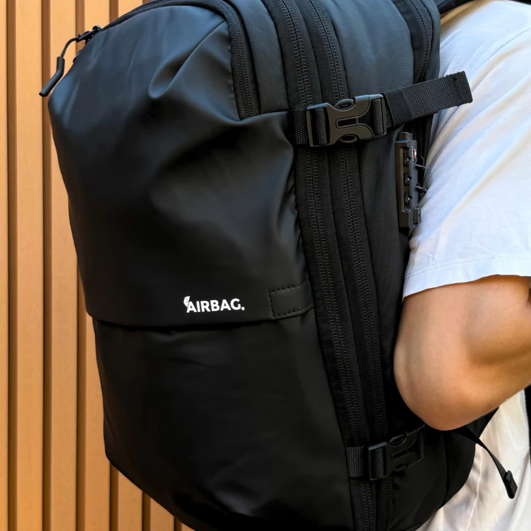 AIRBAG LUGGAGE - BLACK